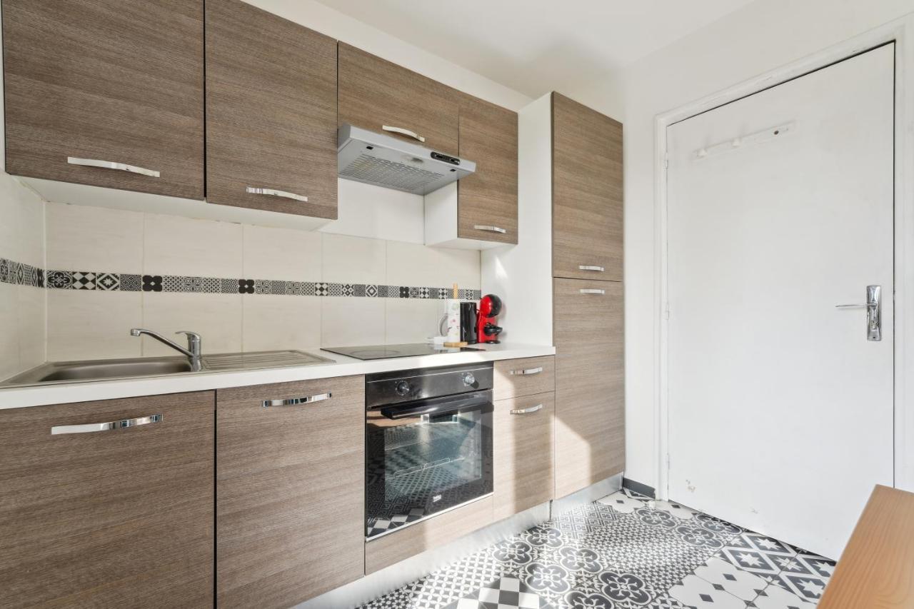 Budget Appart Avec Parking Au Centre-Ville Charleville-Mézières Екстериор снимка